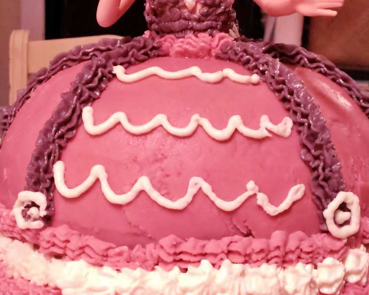 Barbie doll cooking cake hotsell